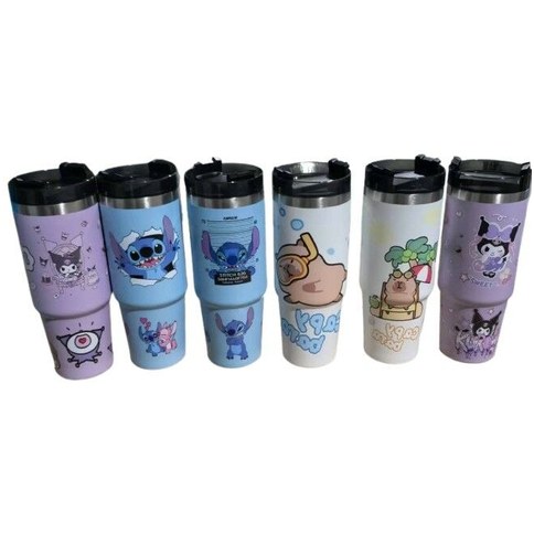 VASO TERMICO 1L SURTIDO stitch kromi capybara labubu 50u｜1升带把手和吸管保温杯（史迪奇、库洛米、水豚、拉布布图案） -（50件）
